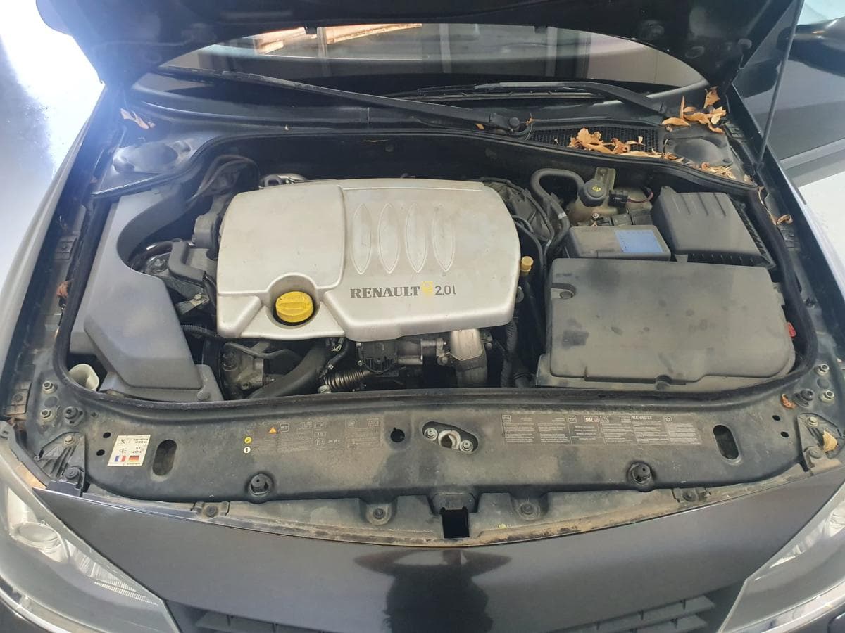 Renault Laguna 2.0 · Ano 2006 — imagem 11