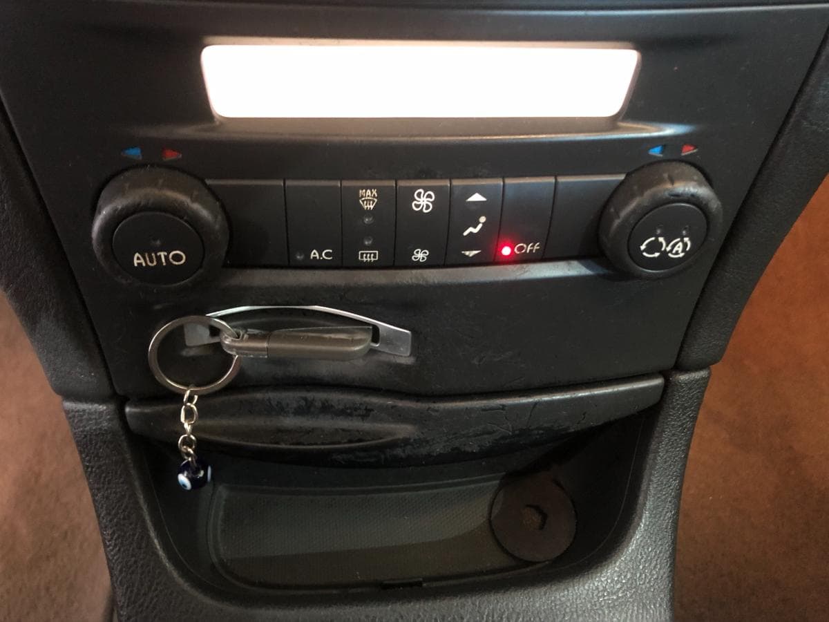 Renault Laguna 2.0 · Ano 2006 — imagem 22