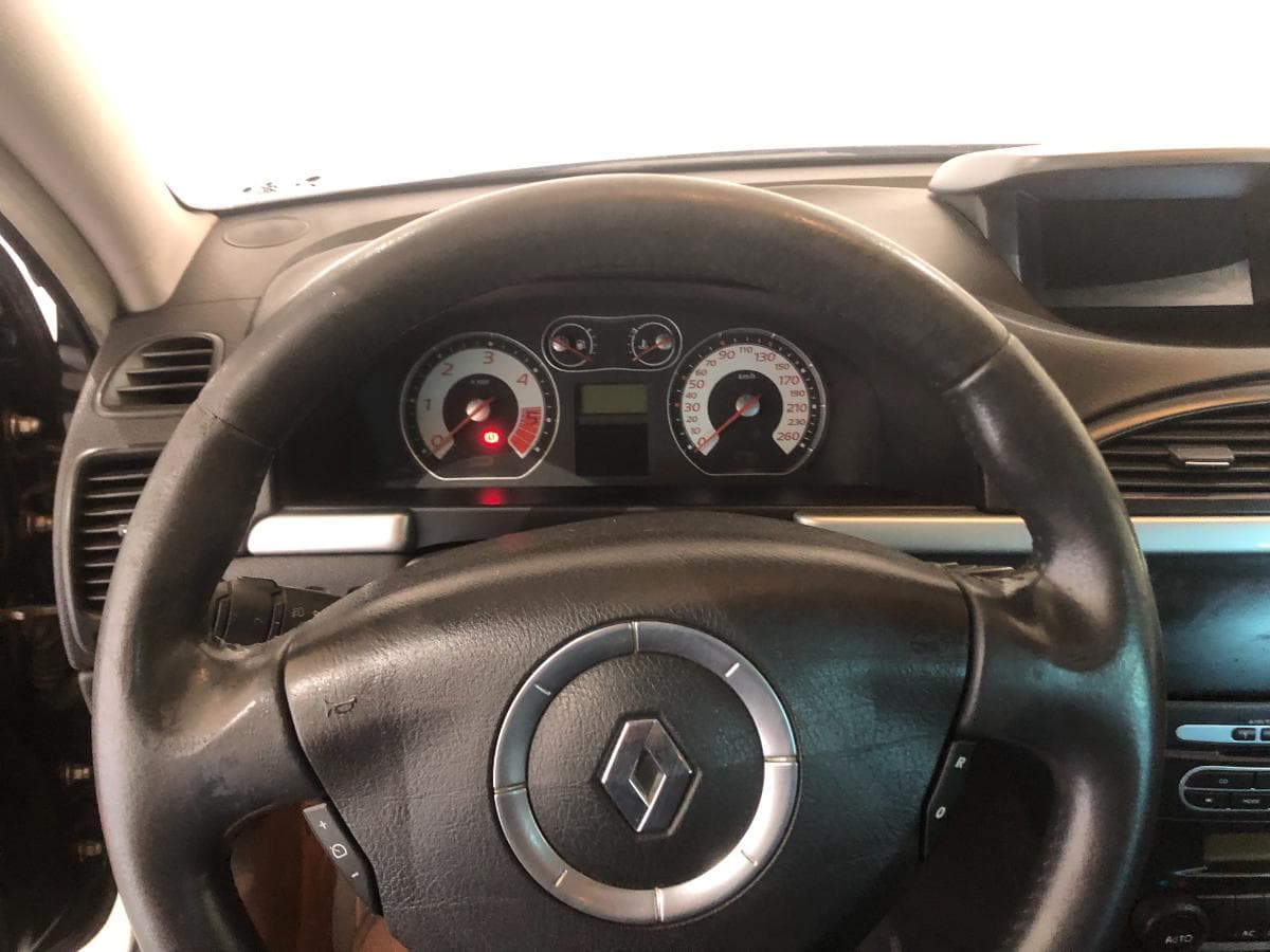 Renault Laguna 2.0 · Ano 2006 — imagem 30
