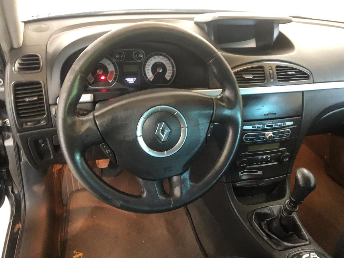Renault Laguna 2.0 · Ano 2006 — imagem 32