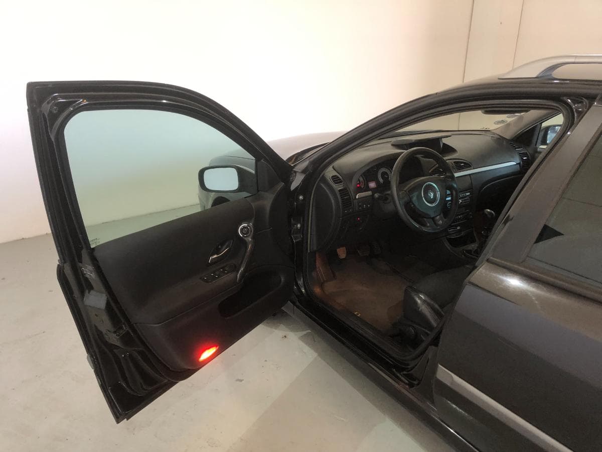 Renault Laguna 2.0 · Ano 2006 — imagem 36