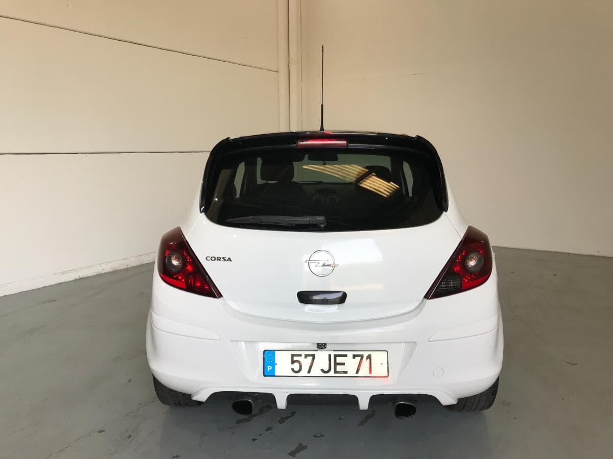 Opel Corsa 1.4 · Ano 2010 — image 5