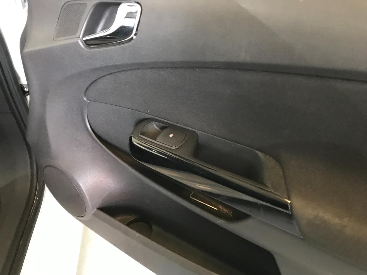 Opel Corsa 1.4 · Ano 2010 — image 21