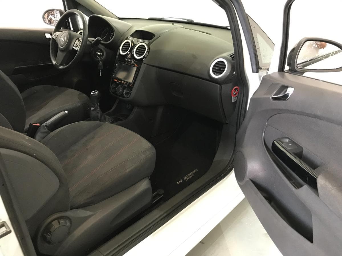 Opel Corsa 1.4 · Ano 2010 — image 22