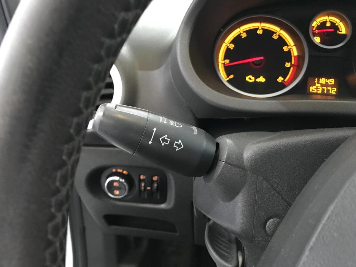 Opel Corsa 1.4 · Ano 2010 — image 25