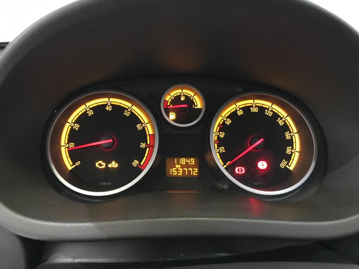 Opel Corsa 1.4 · Ano 2010 — image 27