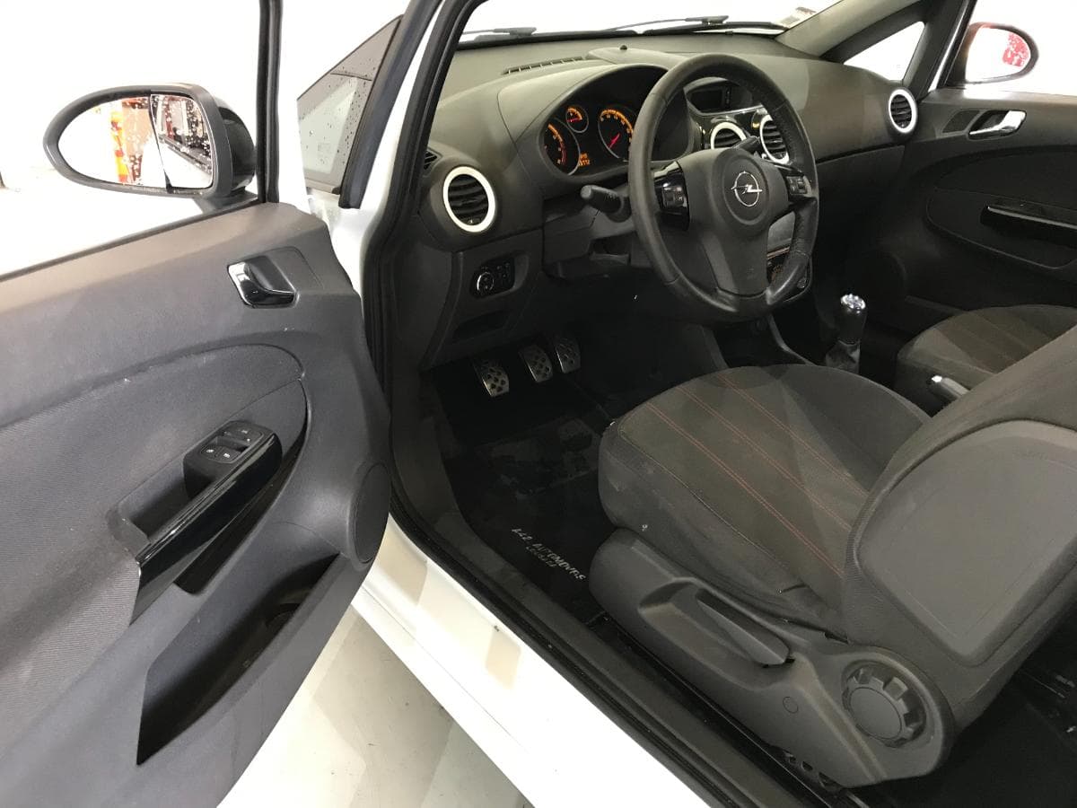 Opel Corsa 1.4 · Ano 2010 — image 30