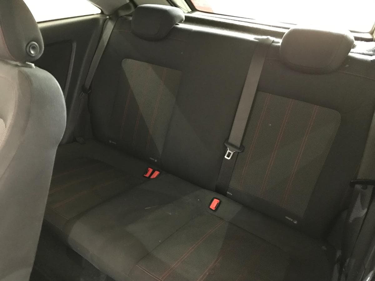 Opel Corsa 1.4 · Ano 2010 — image 31