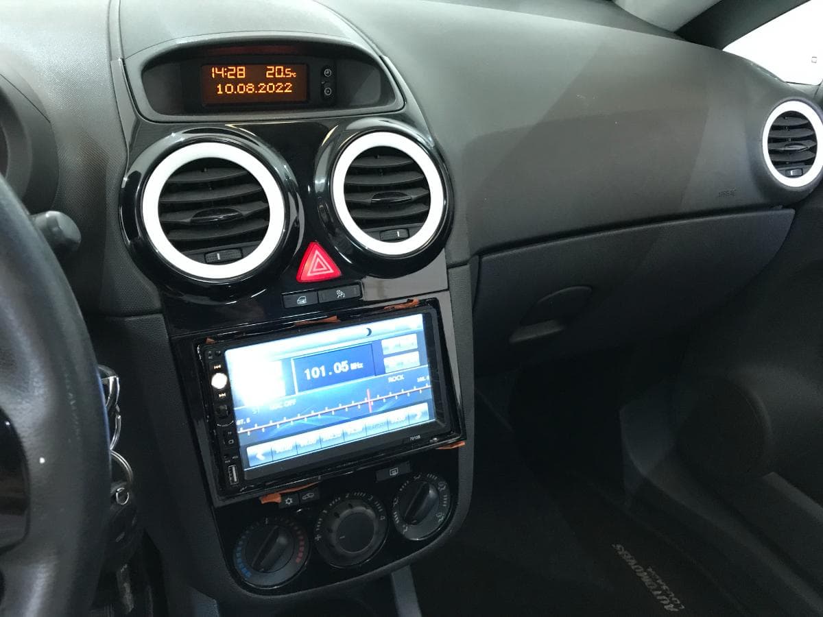 Opel Corsa 1.4 · Ano 2010 — image 32