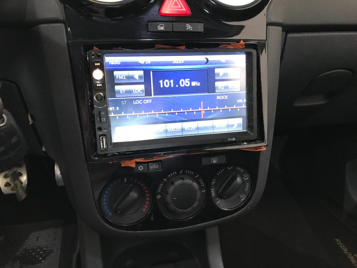 Opel Corsa 1.4 · Ano 2010 — image 35