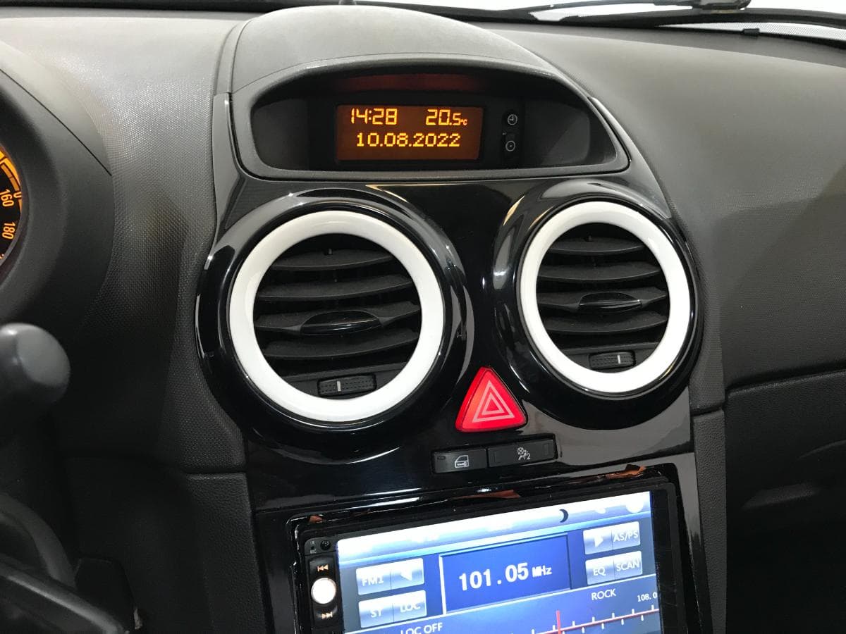 Opel Corsa 1.4 · Ano 2010 — image 36