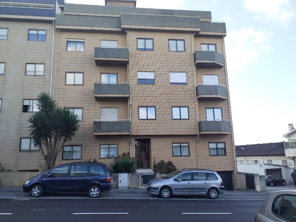 Usufruto · Apartamento T2 com Lugares de Garagem e Arrumos · Vila Nova de Gaia — image 1