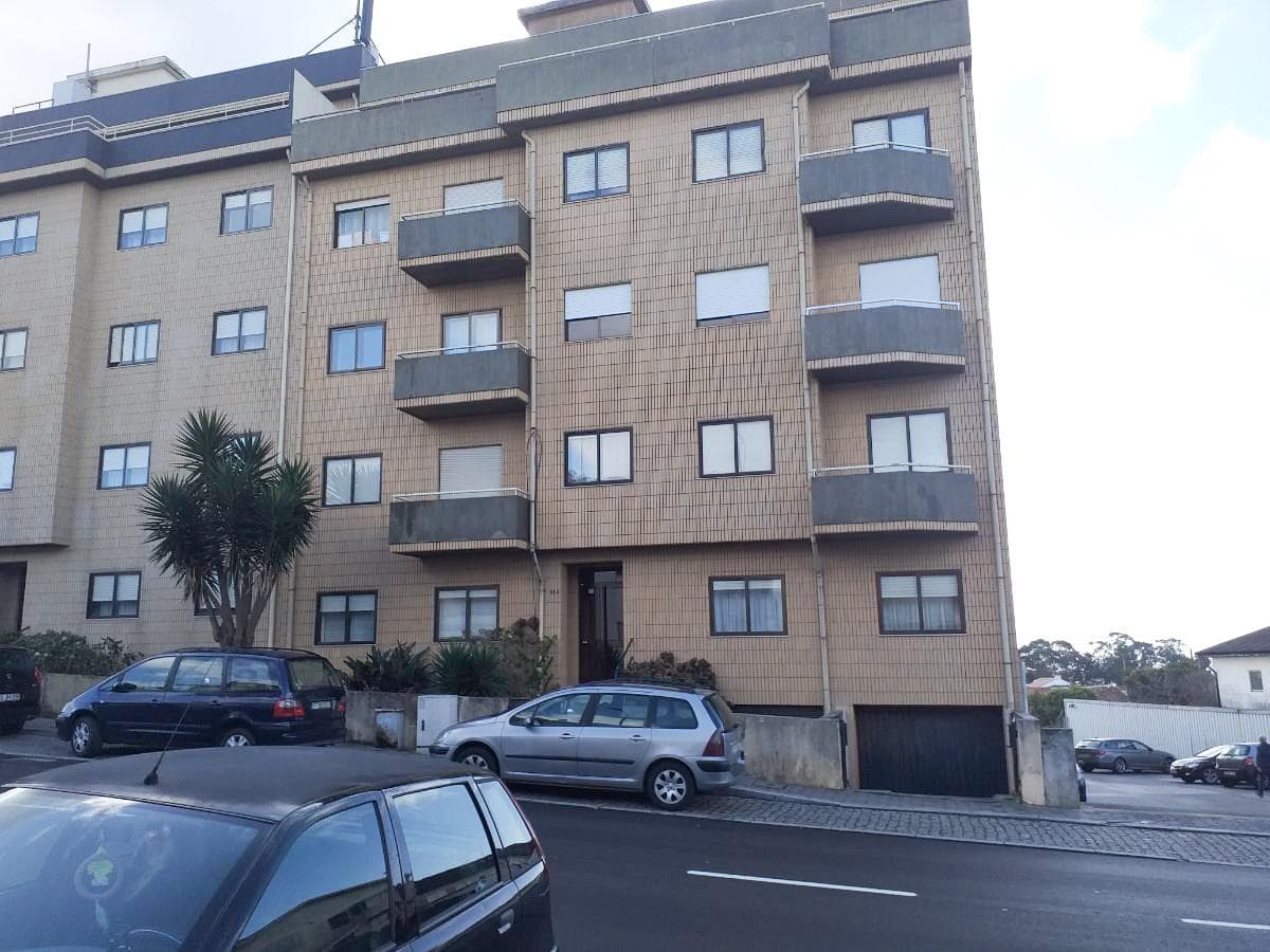 Usufruto · Apartamento T2 com Lugares de Garagem e Arrumos · Vila Nova de Gaia — image 2