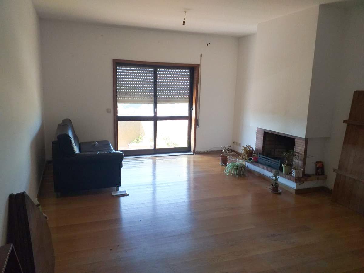 Usufruto · Apartamento T2 com Lugares de Garagem e Arrumos · Vila Nova de Gaia — image 4