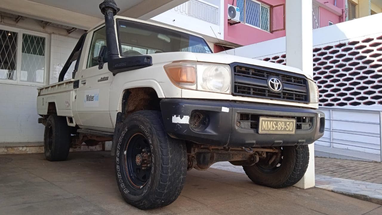 Toyota Land Cruiser ·
