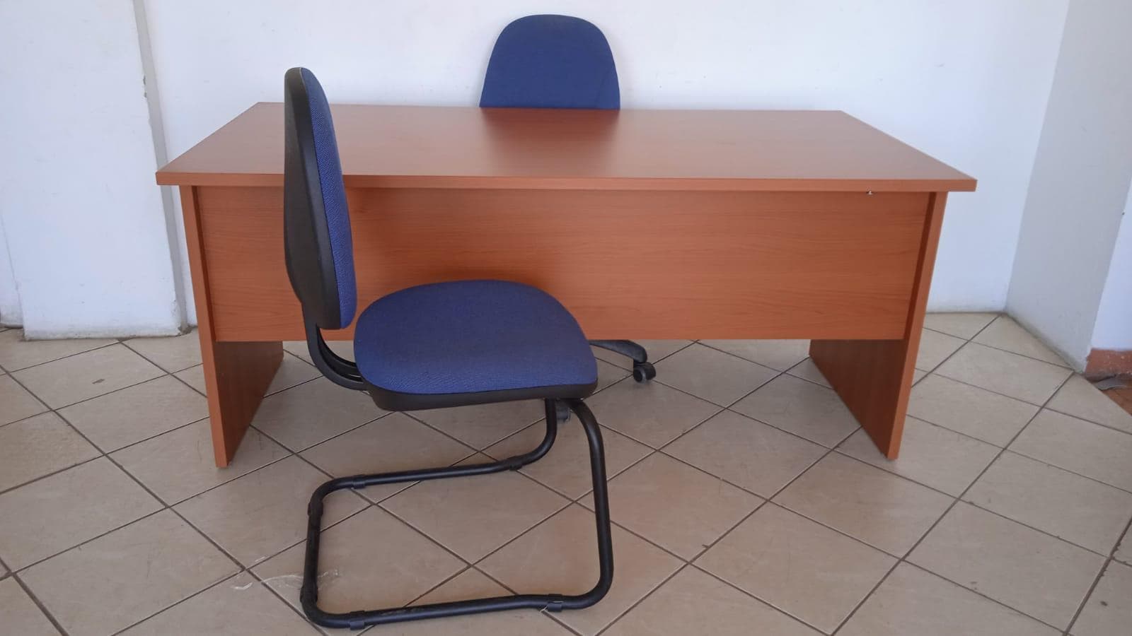 Mobiliario de oficina · — imagen 1
