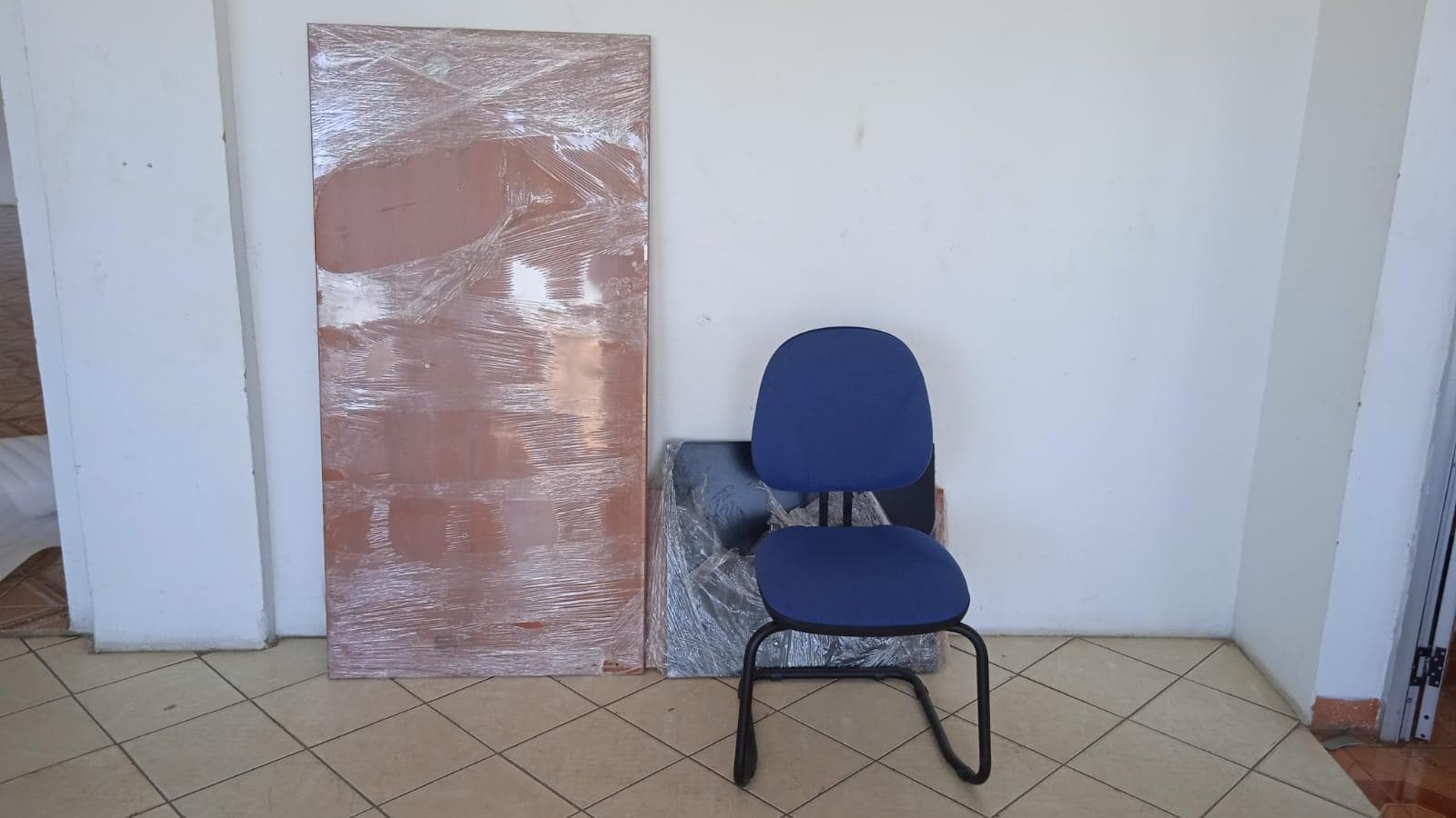 Office furniture · — image 1