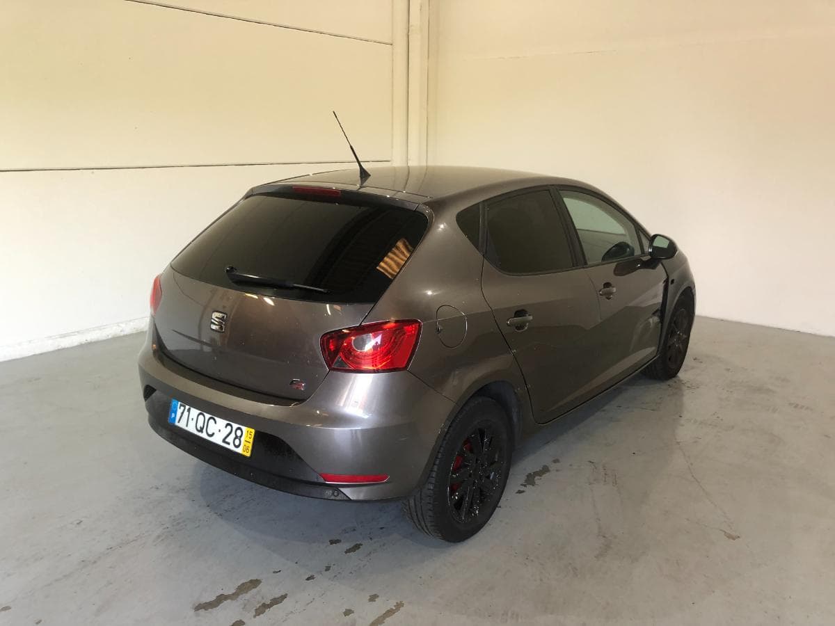 Seat Ibiza 1.2TdI · Ano 2015 — imagem 4