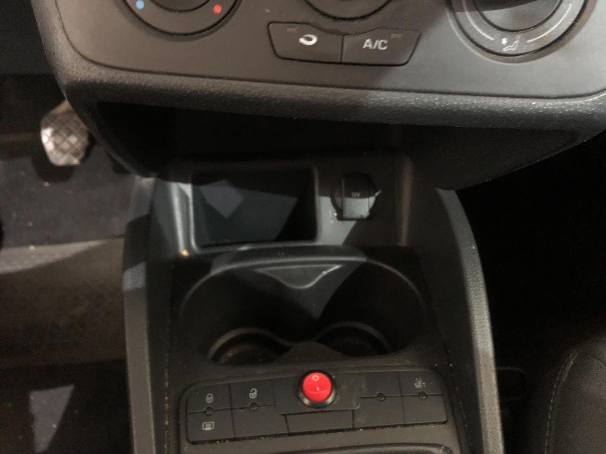 Seat Ibiza 1.2TdI · Ano 2015 — imagem 31