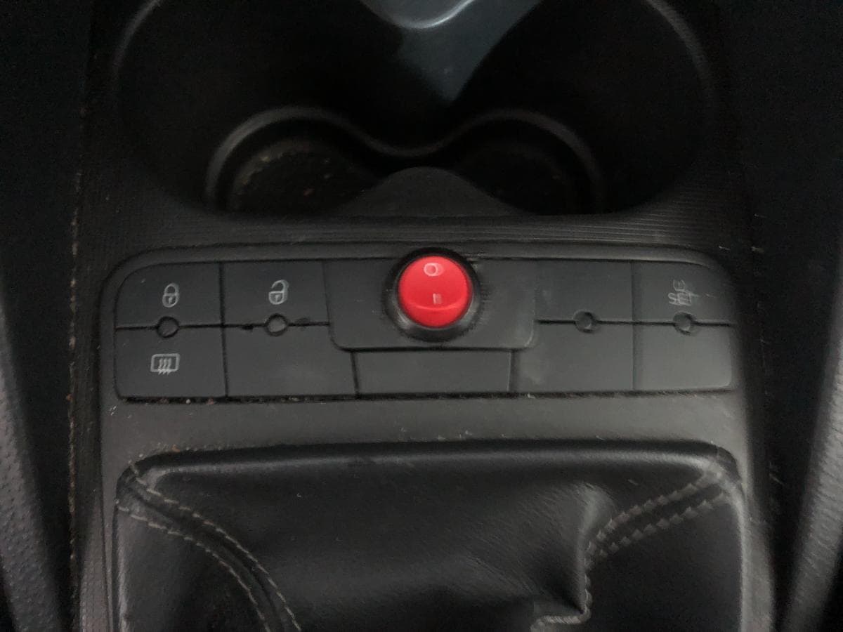 Seat Ibiza 1.2TdI · Ano 2015 — imagem 32
