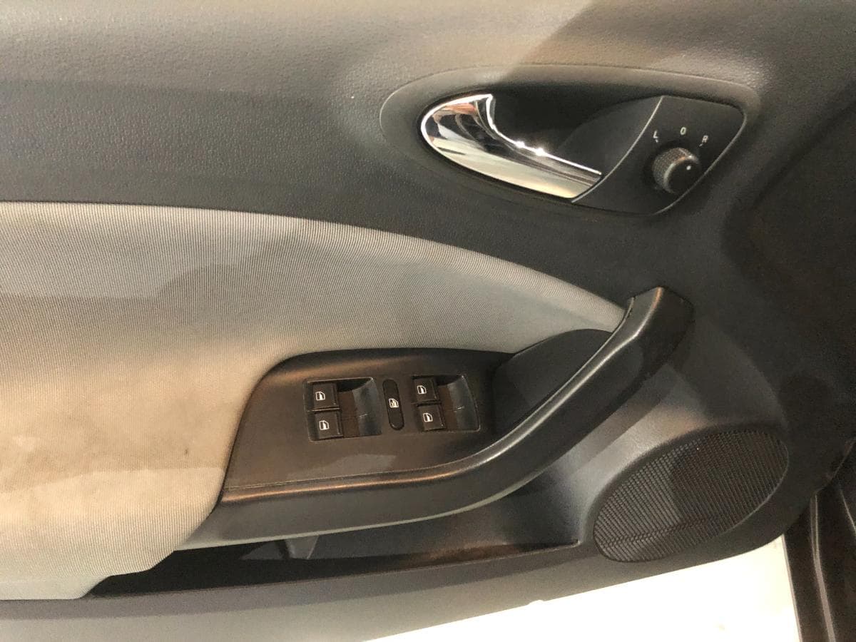 Seat Ibiza 1.2TdI · Ano 2015 — imagem 34