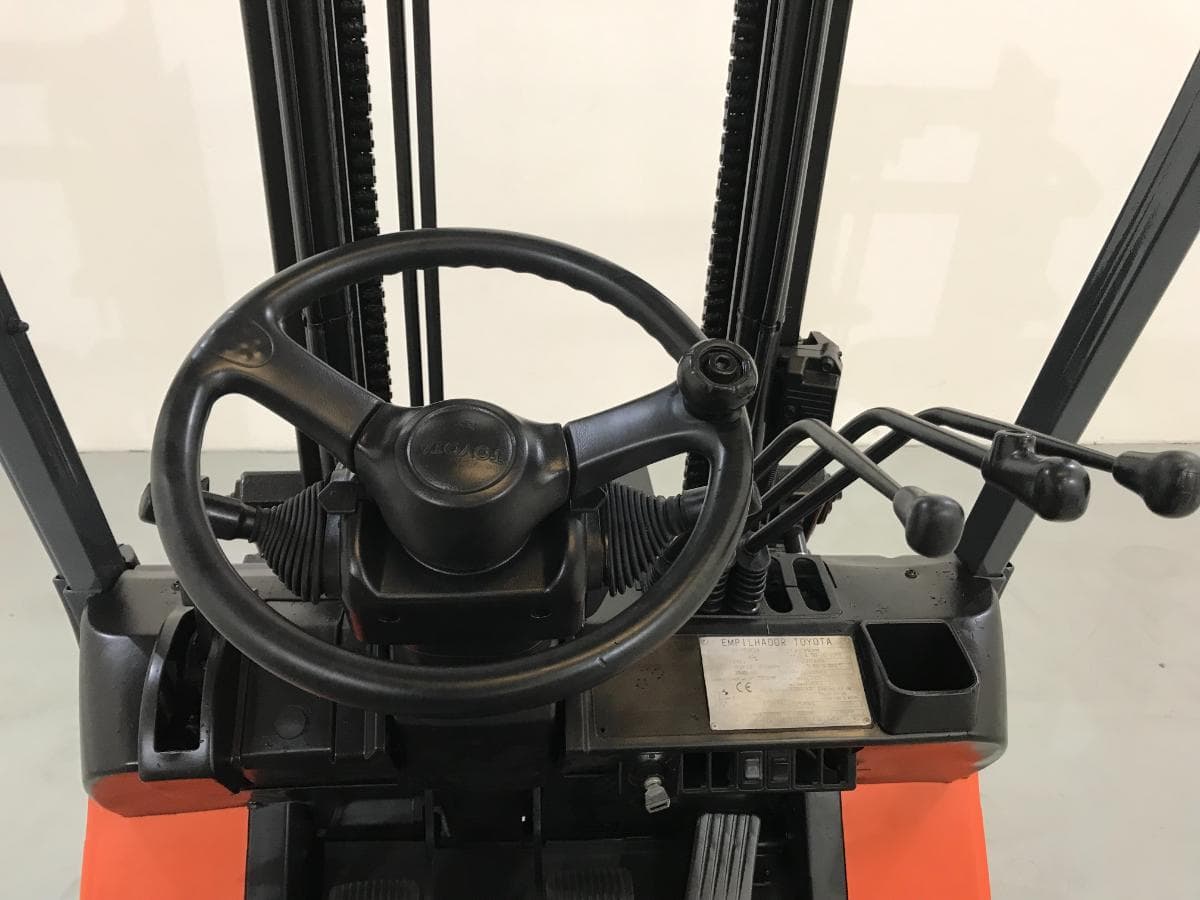 Empilhador Toyota 18 · Diesel — imagen 10