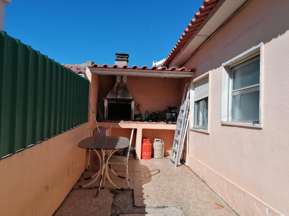 Moradia V3 c/ 2 Lugares de Garagem · Charneca da Caparica, Almada — imagen 48