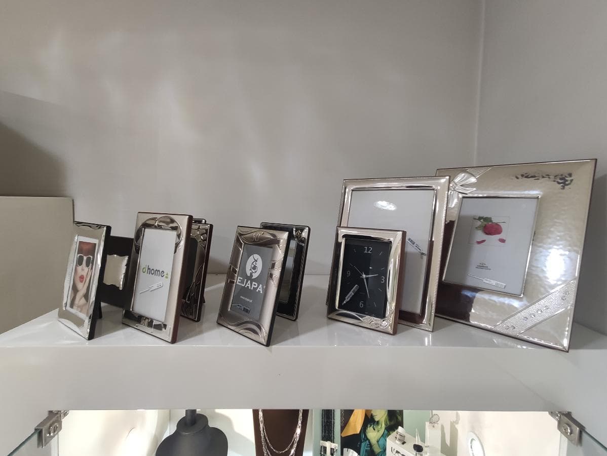 Ourivesaria, Bijuteria e Merchandising · Artigos De Decoração e Acessórios — image 49