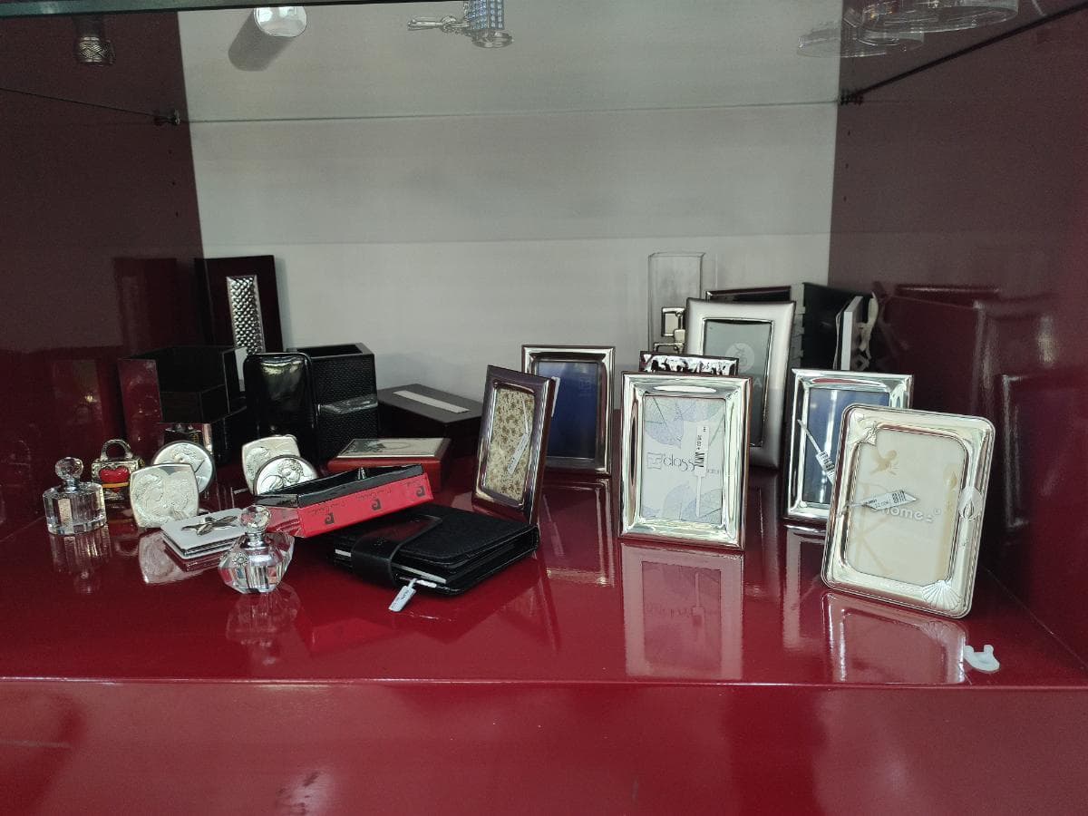 Ourivesaria, Bijuteria e Merchandising · Artigos De Decoração e Acessórios — image 51