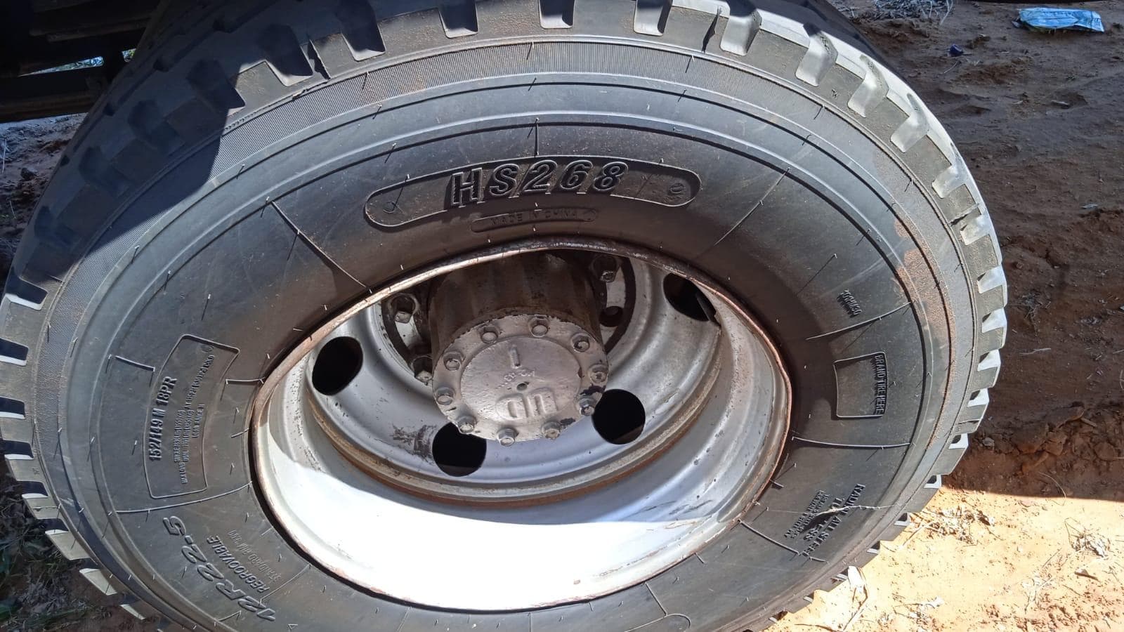 Camião Nissan UD 520 · — imagen 8