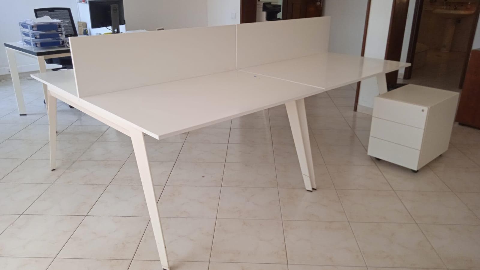 Mobilier de Bureau · — image 2