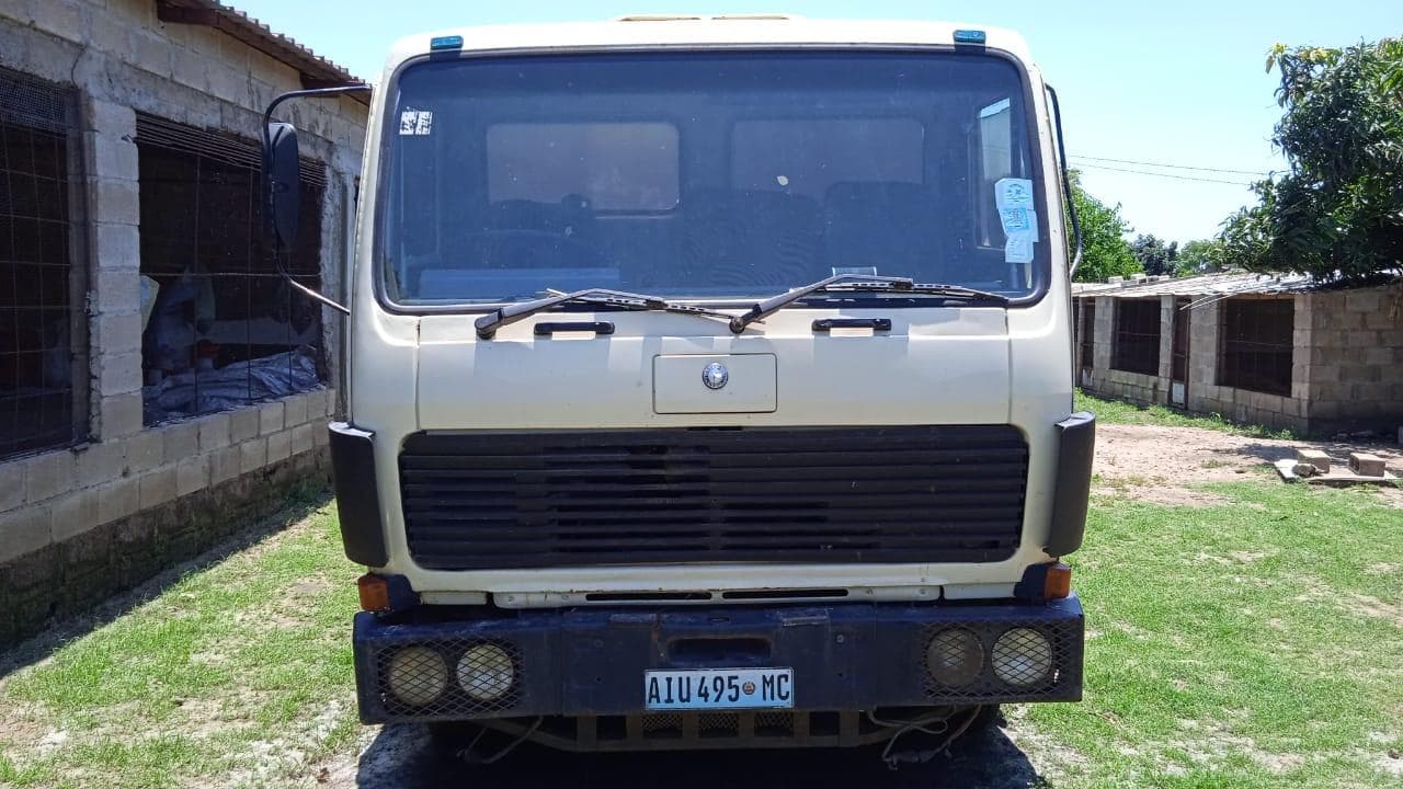 Camião basculante Mercedes benz — imagem 2