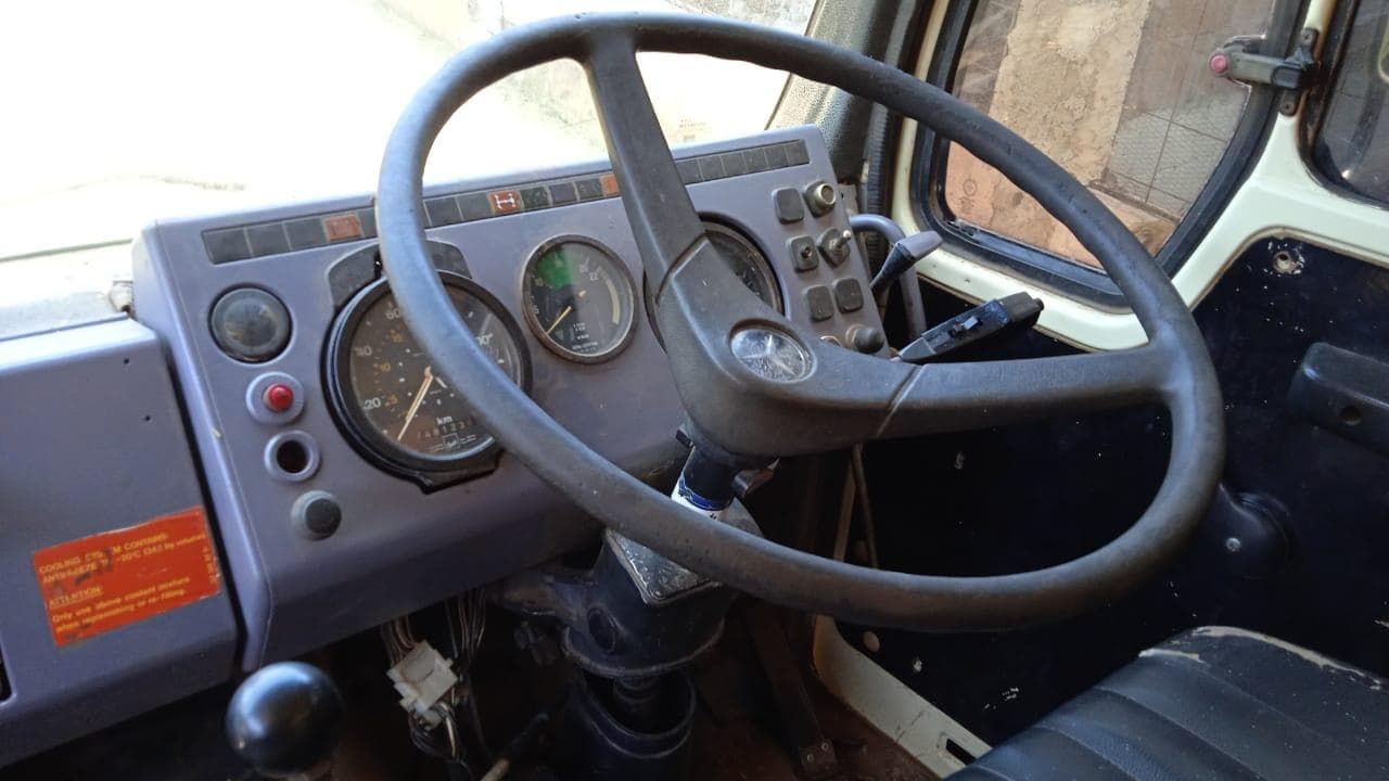 Camião basculante Mercedes benz — imagem 10
