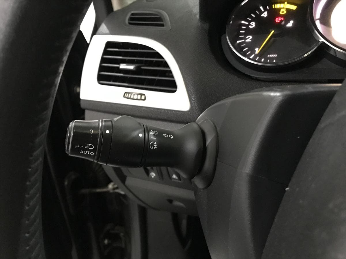 Renault Mégane Coupé 1.5DCI · Ano 2009 — imagem 29