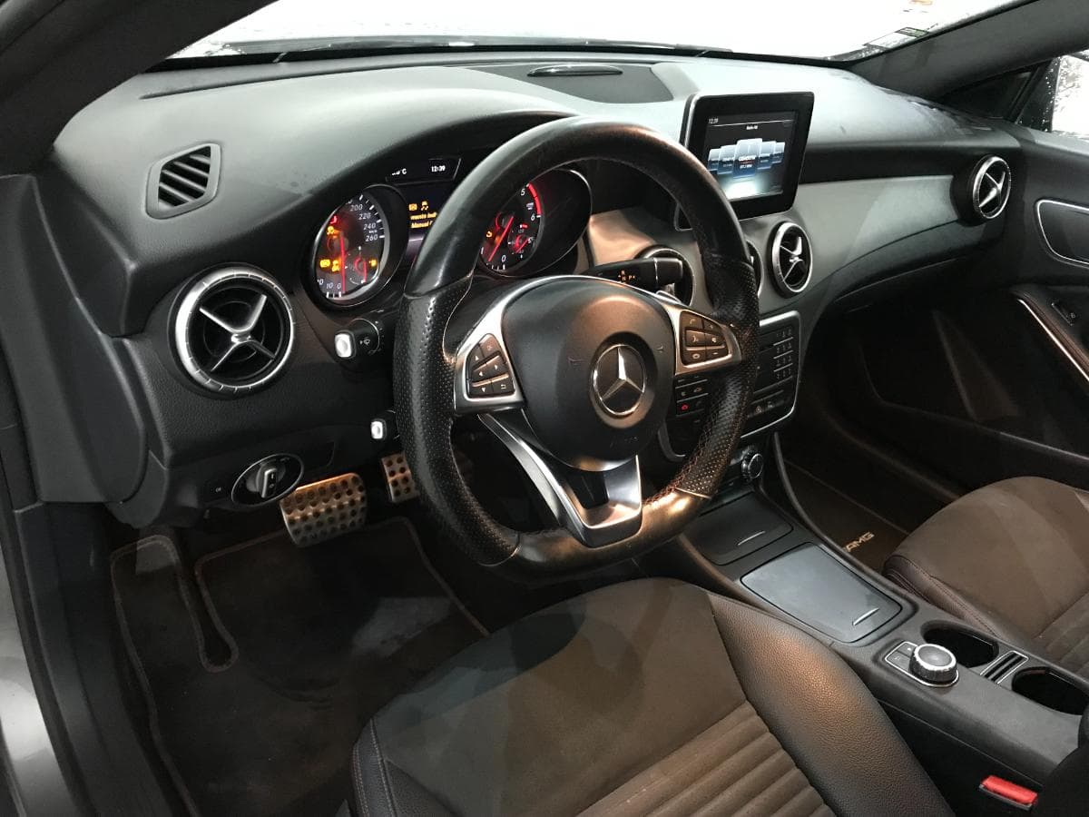 Mercedes-Benz CLA 200 CDI AMG · Ano 2015 — imagem 31