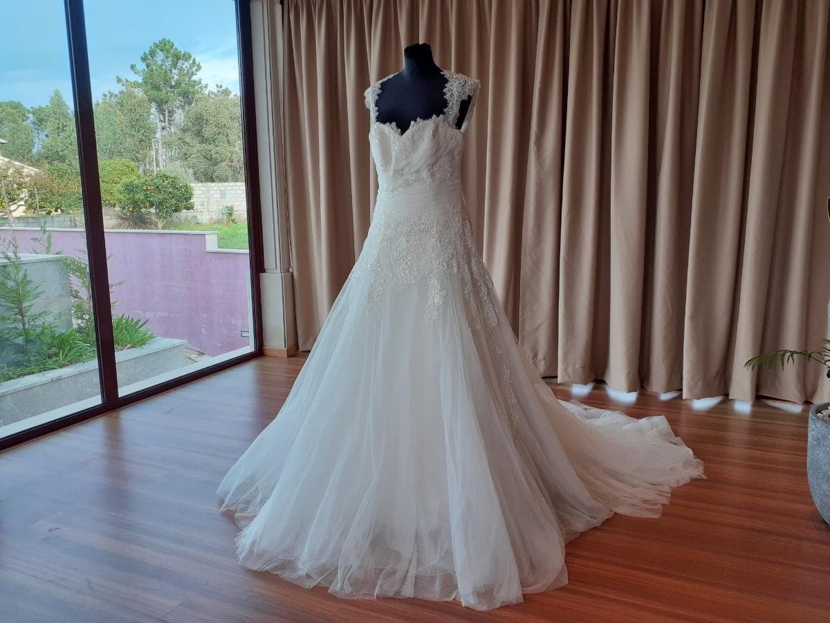 Wedding Dress — image 7