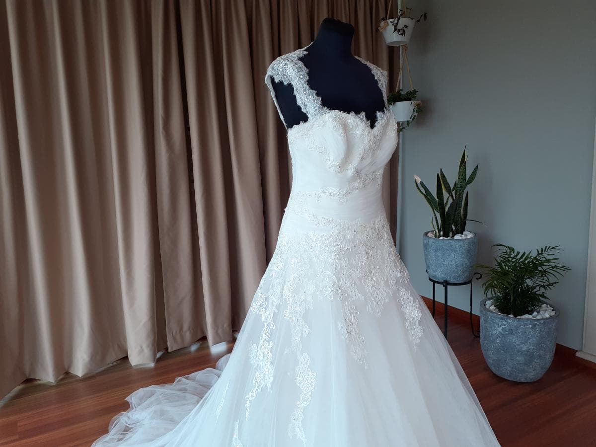 Wedding Dress — image 6