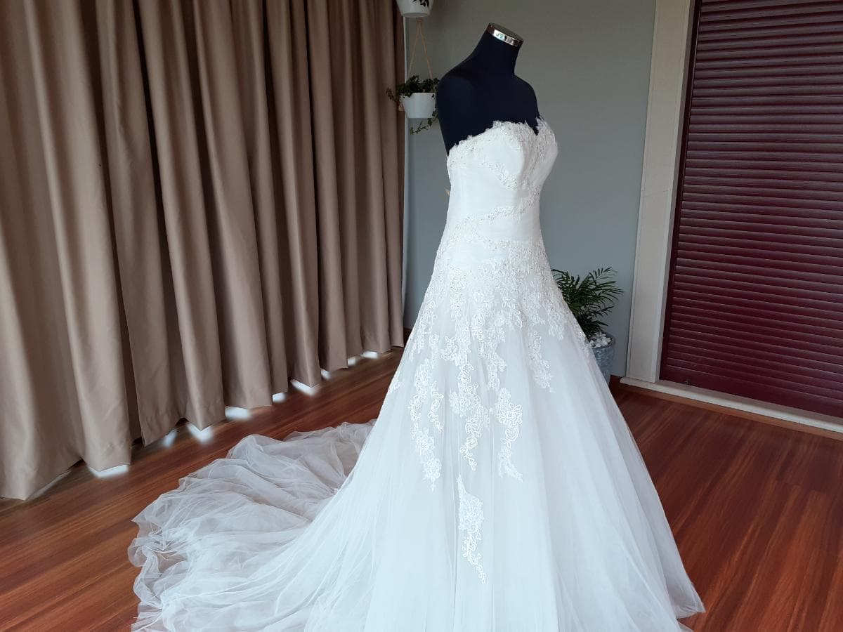Wedding Dress — image 10