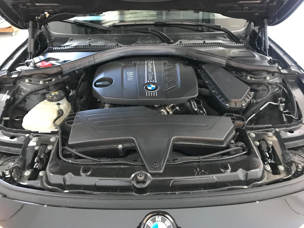 BMW 318 D Touring · Ano 2015 — image 11