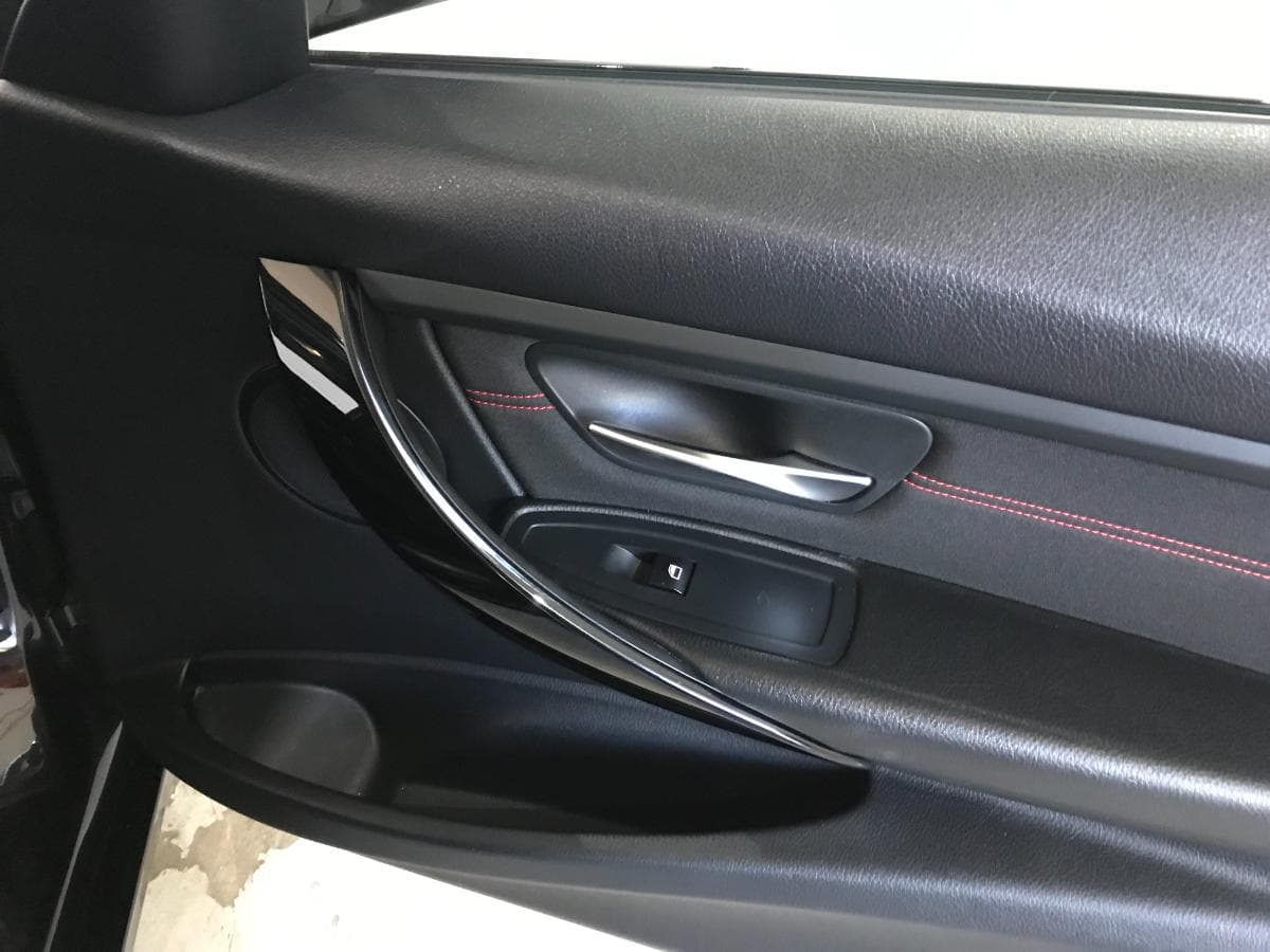 BMW 318 D Touring · Ano 2015 — image 25