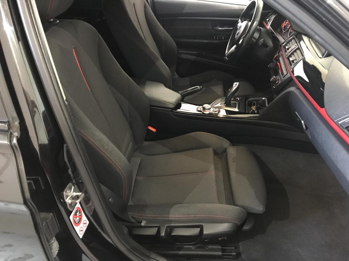 BMW 318 D Touring · Ano 2015 — image 26