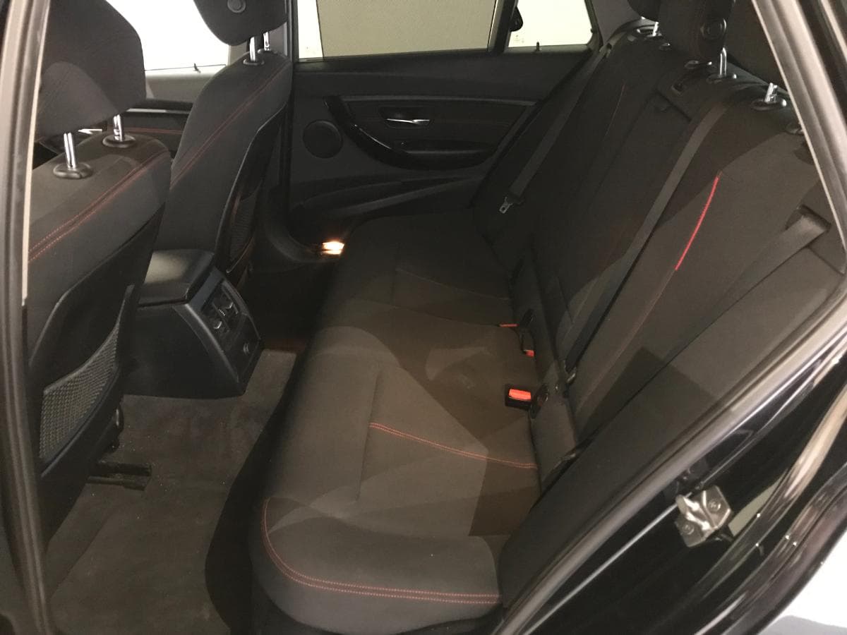 BMW 318 D Touring · Ano 2015 — image 30
