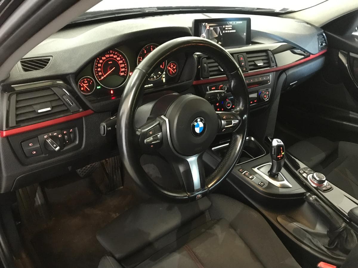 BMW 318 D Touring · Ano 2015 — image 33