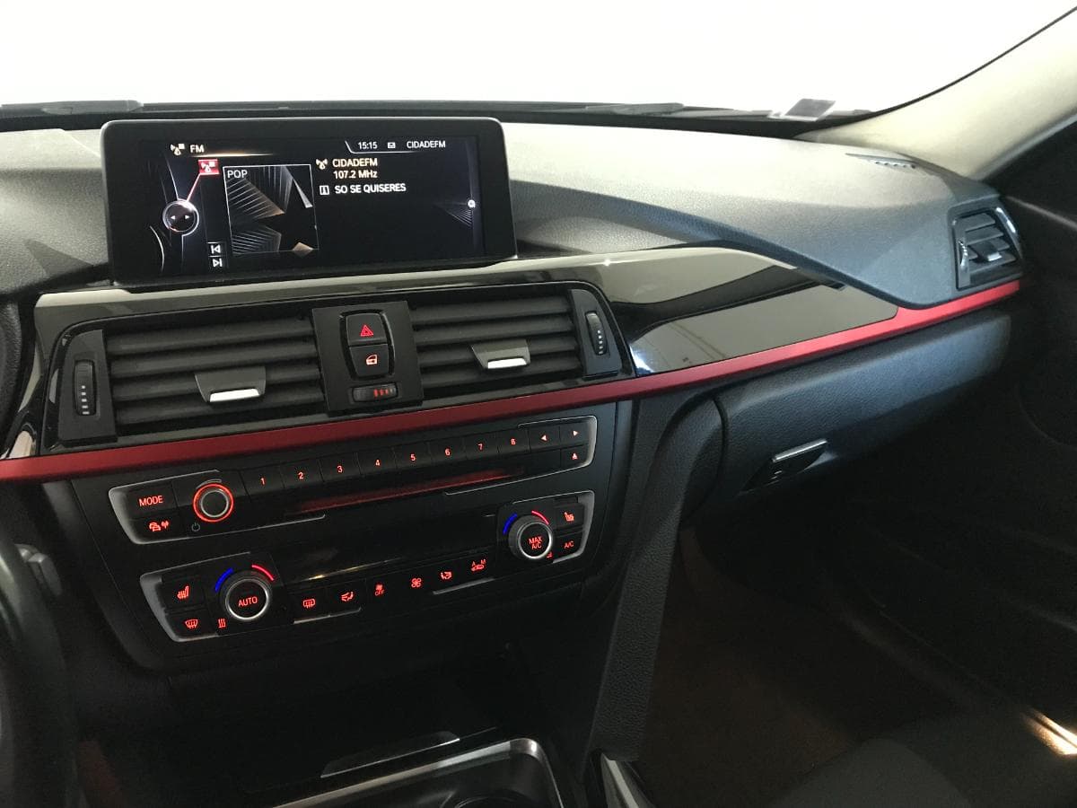 BMW 318 D Touring · Ano 2015 — image 34