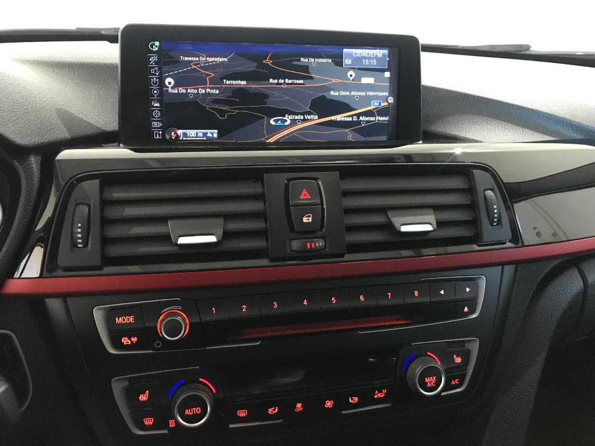 BMW 318 D Touring · Ano 2015 — image 35