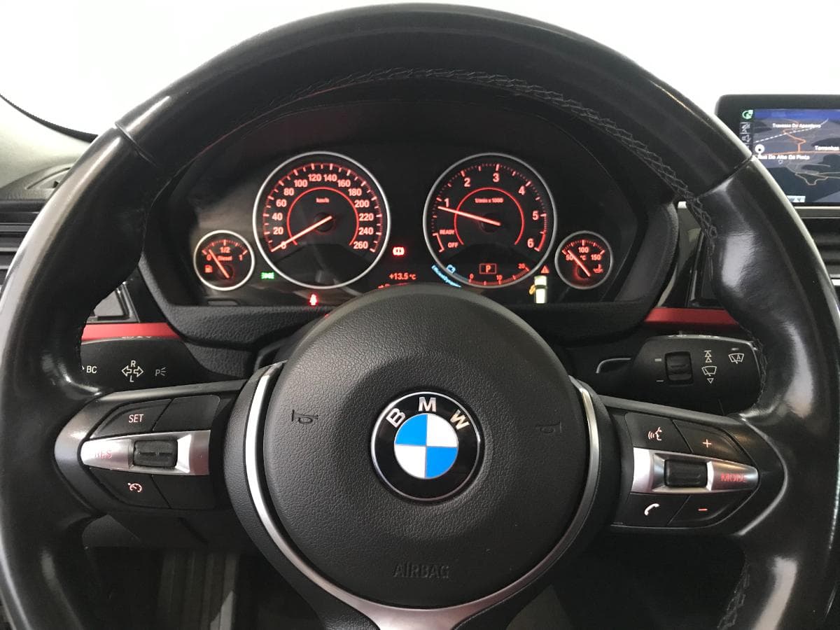 BMW 318 D Touring · Ano 2015 — image 37