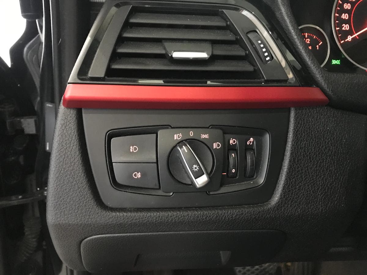 BMW 318 D Touring · Ano 2015 — image 41