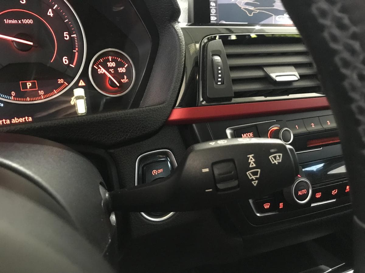 BMW 318 D Touring · Ano 2015 — image 42
