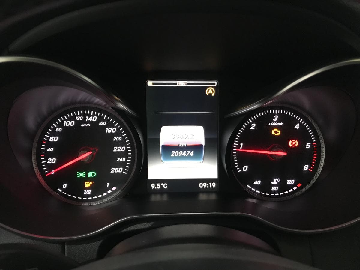 Mercedes-Benz C 200 D · Ano 2015 — image 38