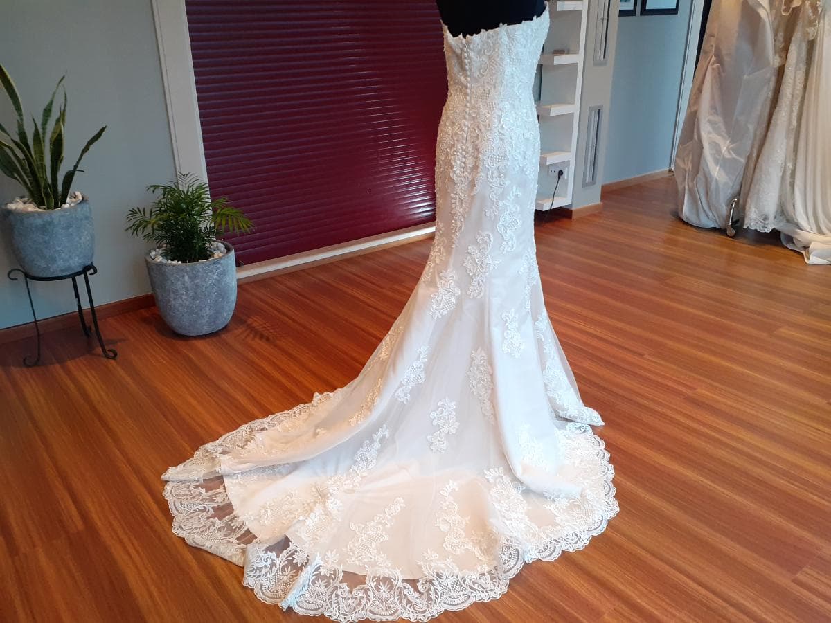 Wedding Dress — image 3